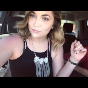 Meet your Posher, Leslie